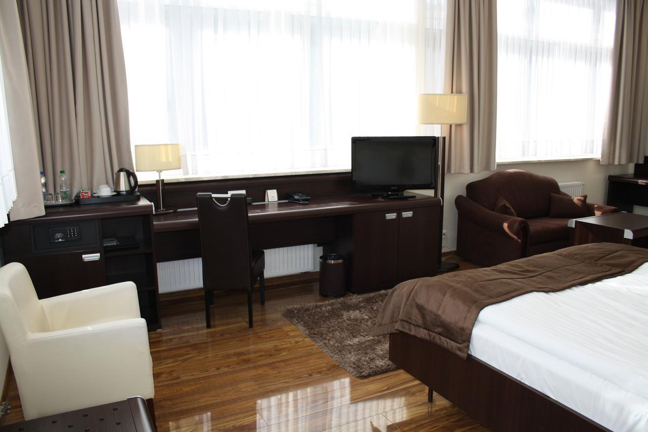 Hotel Business Faltom Gdynia Rumia Exterior photo